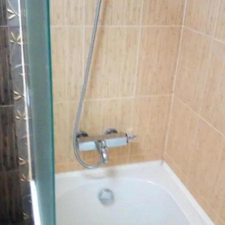 Alexander 1 Bedroom Apartment *