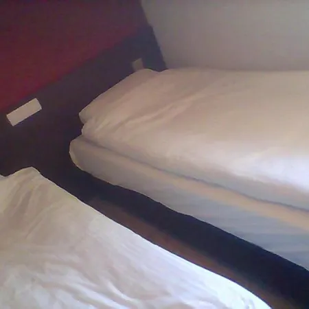 Alexander 1 Bedroom Apartment *