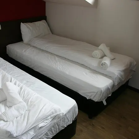 Alexander 3327